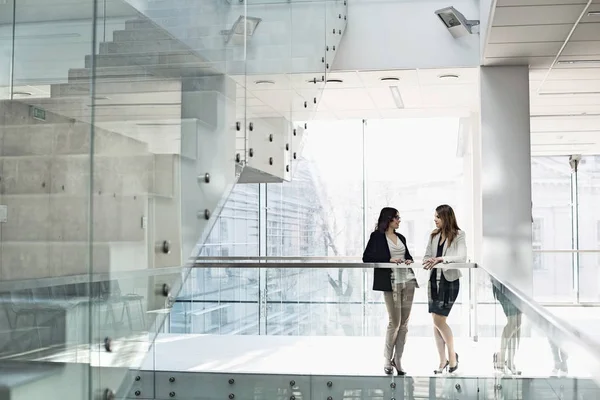 Panel analityczny z wykresami